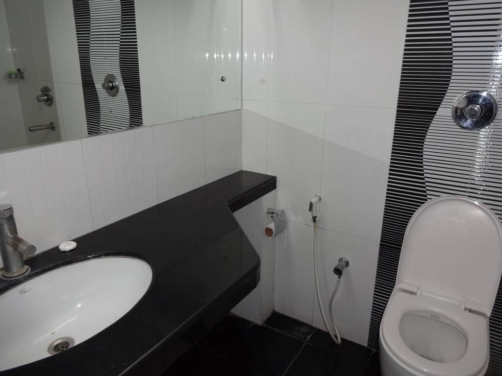 La Hospin Hotel Rājahmundry Δωμάτιο φωτογραφία