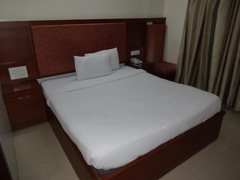 La Hospin Hotel Rājahmundry Δωμάτιο φωτογραφία