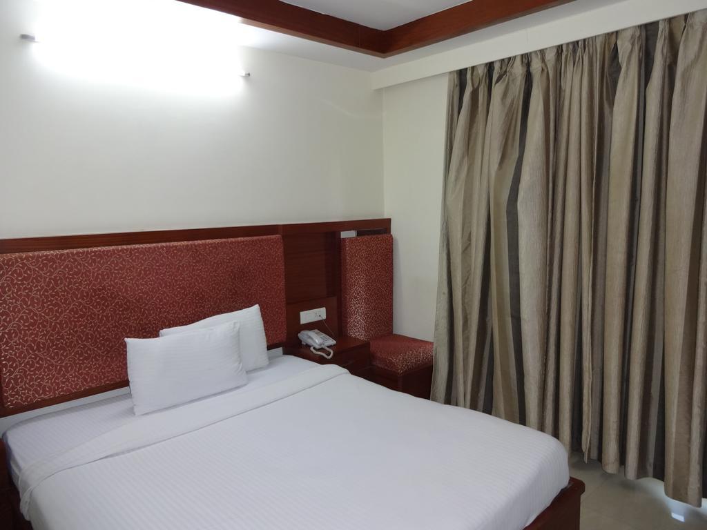 La Hospin Hotel Rājahmundry Δωμάτιο φωτογραφία