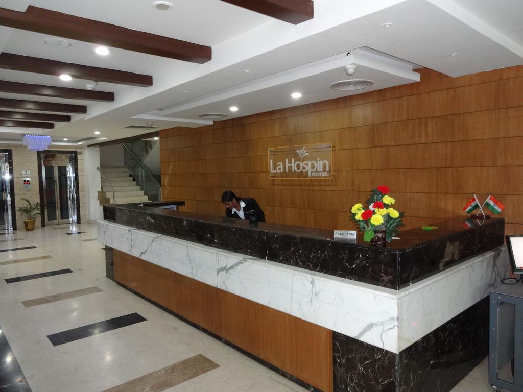 La Hospin Hotel Rājahmundry Δωμάτιο φωτογραφία
