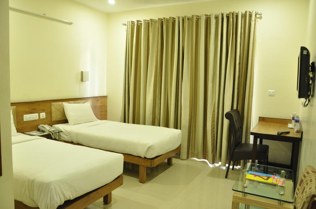 La Hospin Hotel Rājahmundry Δωμάτιο φωτογραφία