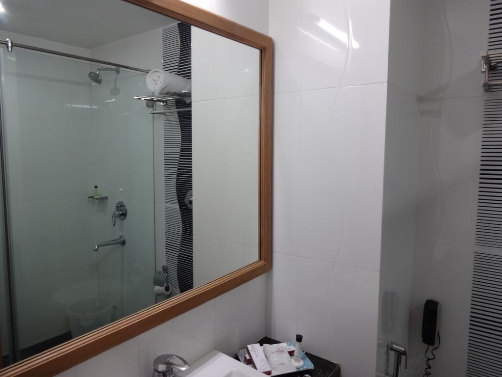 La Hospin Hotel Rājahmundry Δωμάτιο φωτογραφία