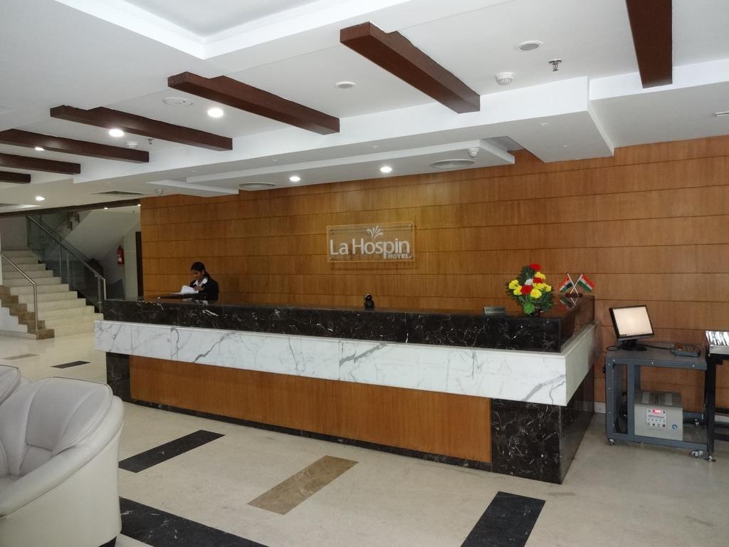 La Hospin Hotel Rājahmundry Δωμάτιο φωτογραφία