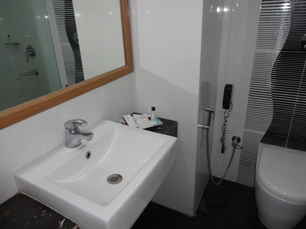 La Hospin Hotel Rājahmundry Δωμάτιο φωτογραφία